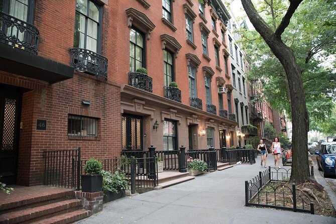 New York Private Food Tour with 6+ Tastings in Greenwich Village - Classic New York bites you’ll recognize, and why they matter