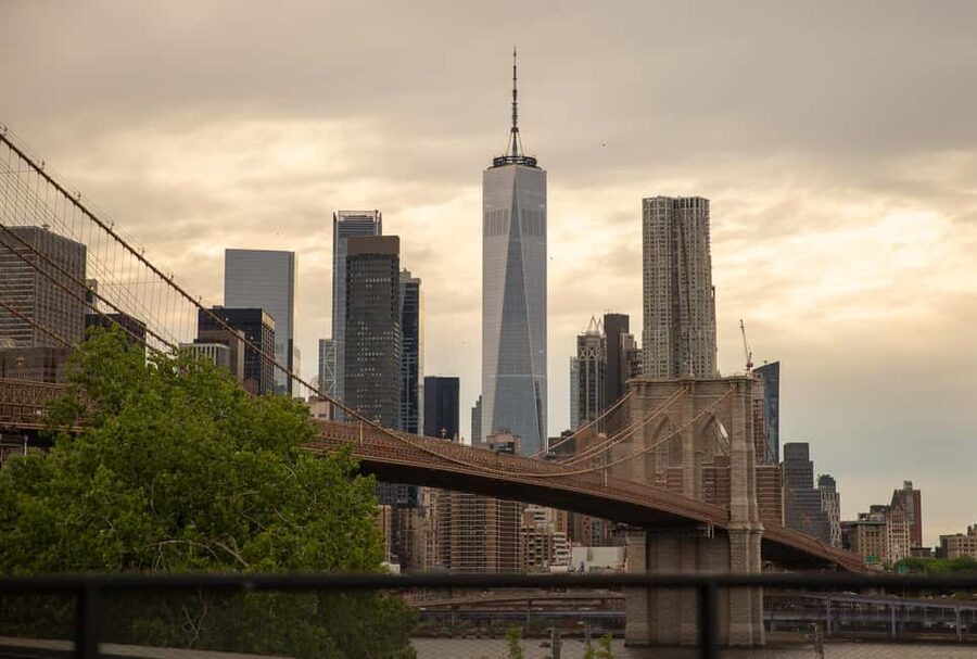 New York: Summer in Brooklyn Walking Tour - The Brooklyn Bridge crossing, what to watch for besides the view