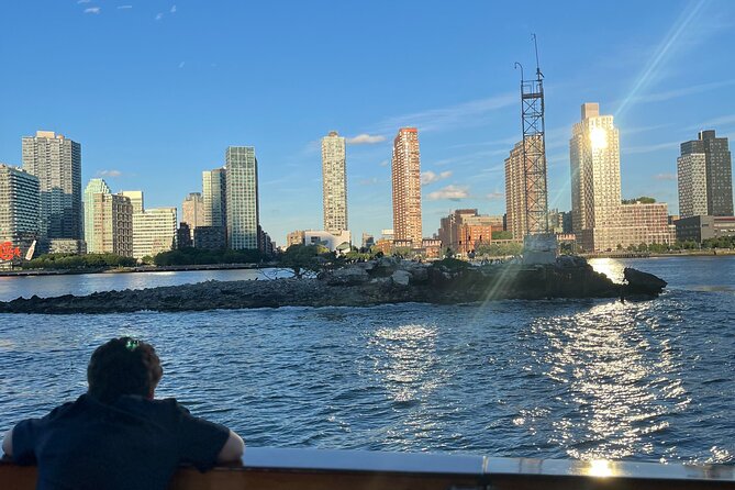 New York Urban Wildlife Sunset Boat Tour - The naturalist guide matters, and you get one of two