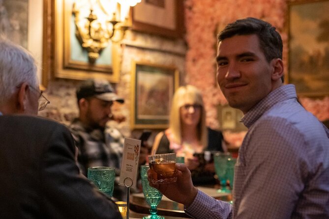 Night Out Tour: Gangsters, Heroes and Bright Lights of NYC - Meet your host and group, then follow the energy