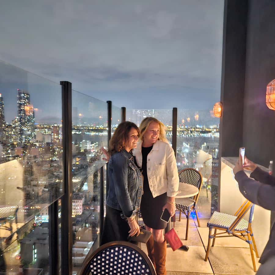 NYC: Bar, Lounge and Rooftop Nightlife Tour - Rooftop Lounge Finale: The View Moment Over Hell’s Kitchen