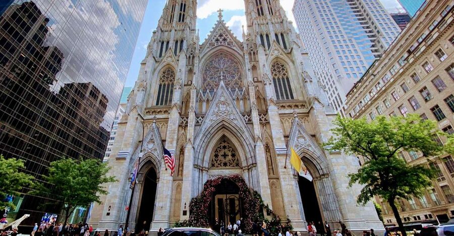 NYC; Best of Midtown Manhattan - The Must-See NYC - Down 5th Avenue toward Rockefeller Center, plus the Diamond District flavor