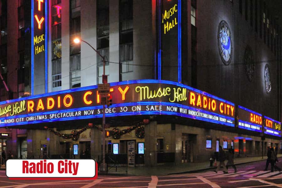 NYC : Big Apple City Lights & Broadway Express Tour 40 Mins - The Empire State Building fully illuminated payoff