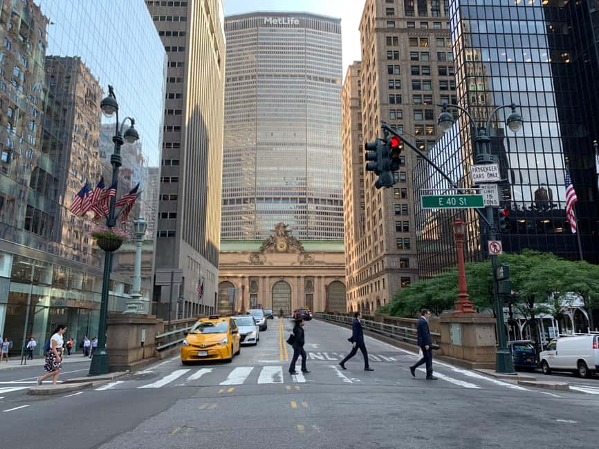 NYC: Bus Tour to Superhero Film Locations - Iron Fist cab-flip photo moment