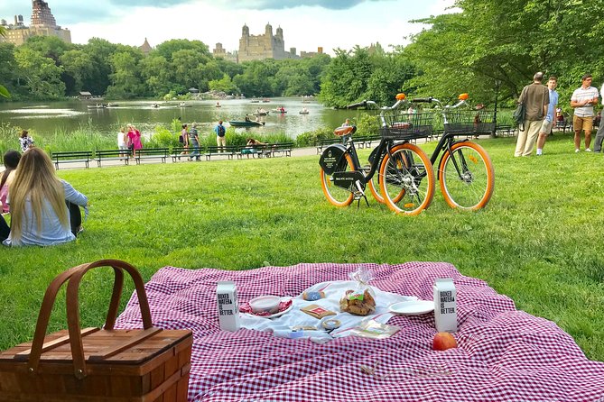 NYC Central Park Bicycle Rentals - Family rides, baby seats, and helmet rules for kids