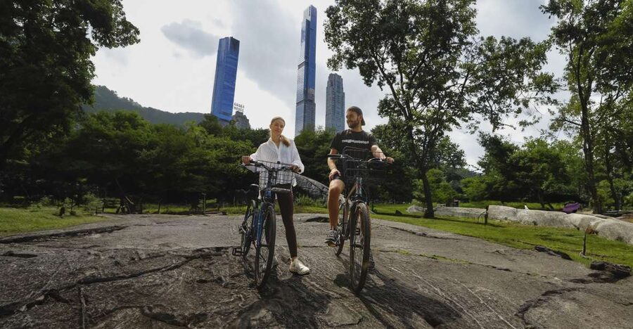 NYC: Central Park Bike Rental - What you get at pickup, Trek or Giant, plus lock and map