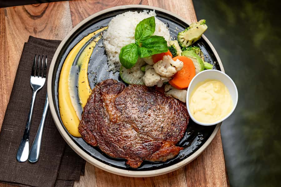NYC: Central Park Cafe Scenic Lunch & Dinner Experience - What you actually eat: starters, mains, desserts worth planning around