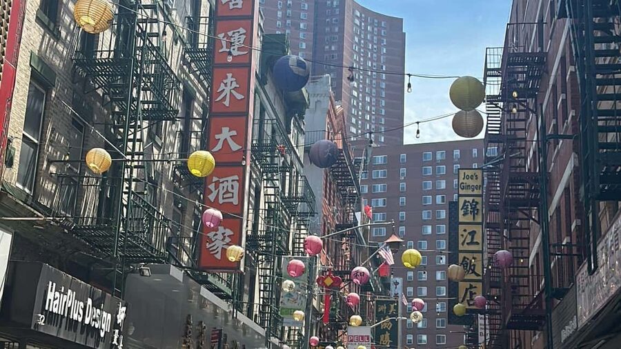 NYC: Chinatown & Little Italy Food Tour (4 Food Stops Incl.) - Doyers Street and the art of looking up
