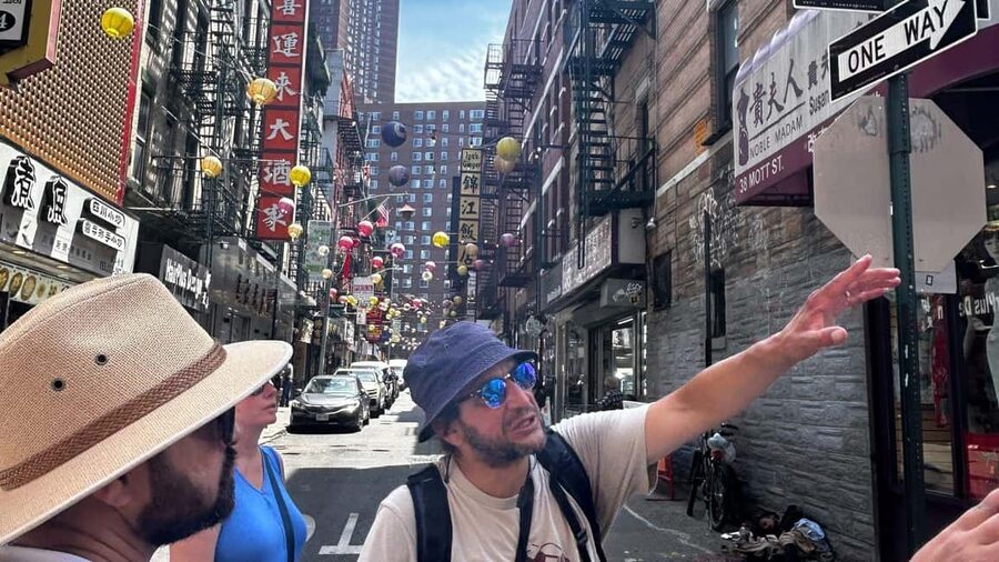 NYC: Chinatown & Little Italy Food Tour (4 Food Stops Incl.) - The finale that wins everyone over: Caffé Palermo Cannoli King