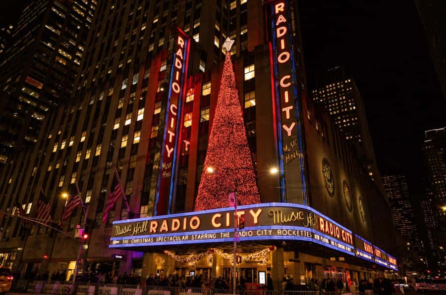 NYC: Christmas Holiday Guided Walking Tour with Dessert - Ending at Bryant Park Winter Village, plus how to use the time well