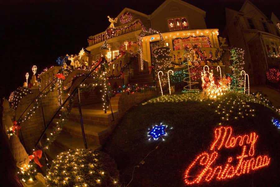 NYC: Christmas Lights Dyker Heights, Bay Ridge and DUMBO - DUMBO and the Brooklyn Bridge foundation, skyline photos without the scramble