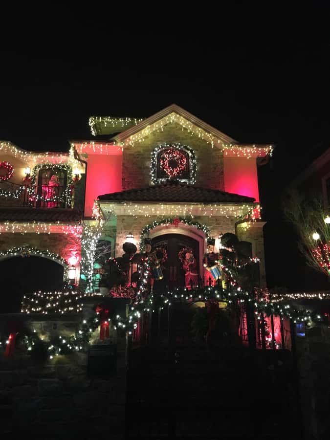 NYC: Christmas Lights Tour and Dyker Heights - How the Tour Works: Transportation and a Realistic Pace