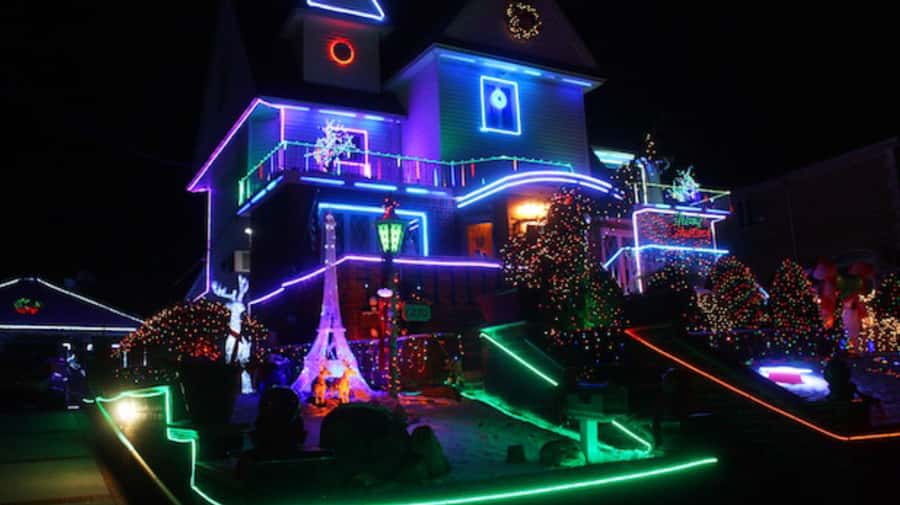NYC: Christmas Lights Tour and Dyker Heights - What the Included Guide Adds (When They Are Good)