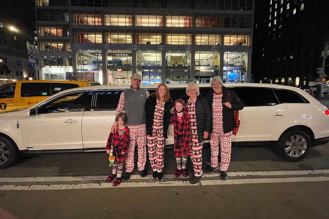 NYC Christmas Lights Tour by Limousine, SUV Or VAN. Dyker Heights - Comfort, Warmth, and Photo Strategy in a Cold City