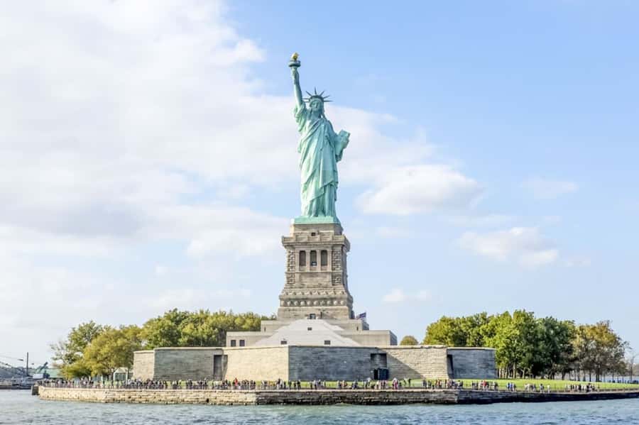 NYC: Circle Line 1-Hr Statue of Liberty Skip-The-Line Cruise - Inside Cabins vs Outdoor Deck: Your Comfort Plan for Any Weather