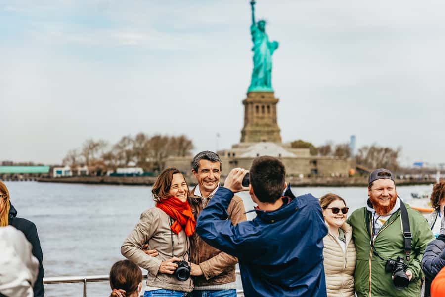 NYC: Circle Line 2.5 Hour Best of NYC Boat Cruise - What the full 2.5-hour loop covers, more than just the skyline