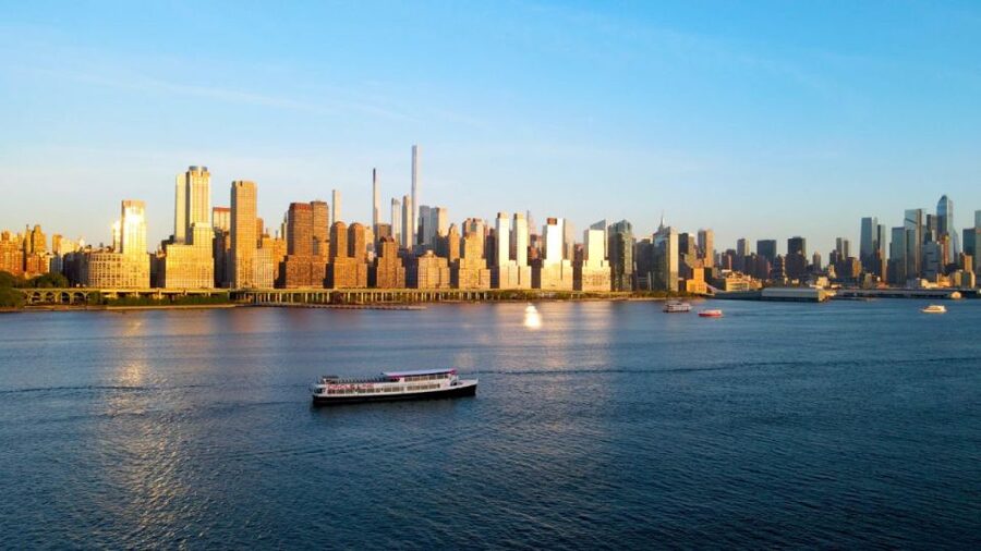 NYC: Circle Line 2h Harbor Lights Cruise Skip-The-Box-Office - The Night Route That Turns Lower Manhattan Into a Story