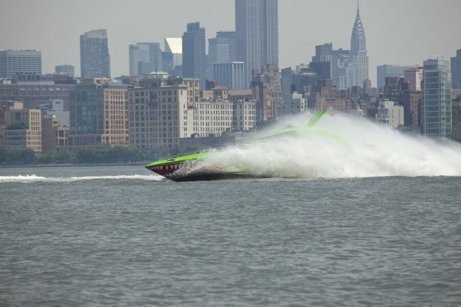 NYC: Circle Line "The Beast" Midtown/Downtown Speedboat Ride - How fast is fast, and should you brace for getting soaked