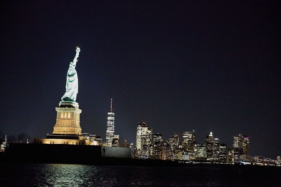 NYC: City Lights Yacht Cruise with Drink Included - Why this NYC city lights cruise feels like a real night out
