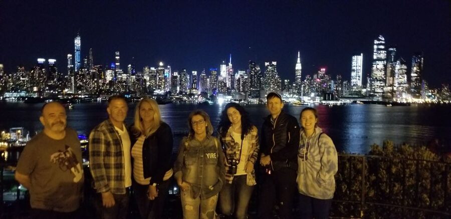 NYC: City Skyline Sightseeing MiniBus Tour at Night - Frank Sinatra Statue and Hamilton Park: Quick Stops With Good Payoff
