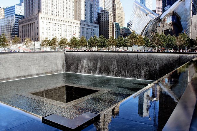 NYC City Tour: Statue of Liberty, 9/11 Memorial, Wall Street - Wall Street, Battery Park, and the quick photo stops