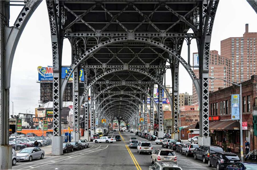 NYC: Contrast Tour Manhattan, El Bronx, Queens & Brooklyn - Harlem first: Theater names, MLK street, and the “before the Bronx” vibe