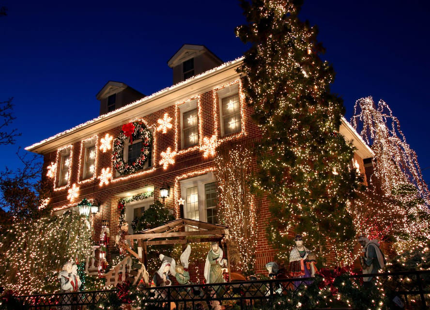 NYC: Dyker Heights and NYC Holiday Lights Luxury Bus Tour - How a 4-Hour Luxury Lights Tour Really Works