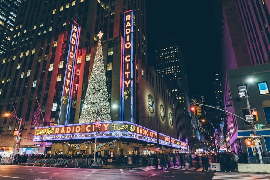 NYC: Dyker Heights and NYC Holiday Lights Luxury Bus Tour - Starting on 8th Avenue, then Rolling Through Midtown in Comfort