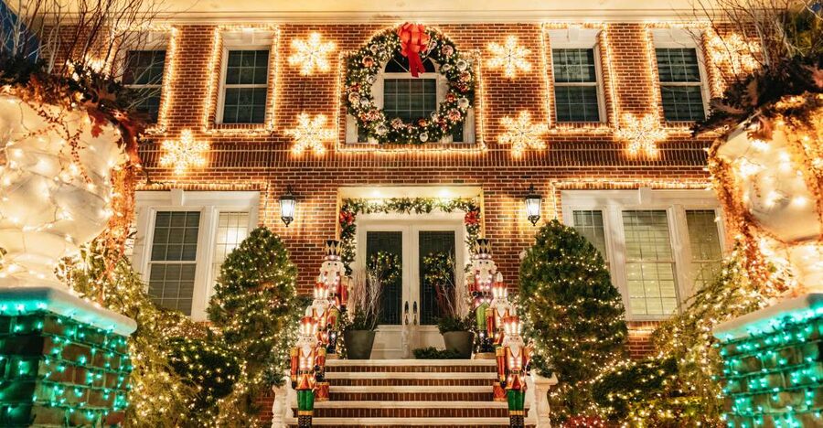 NYC: Dyker Heights Christmas Lights & Skyline View Bus Tour - Key things to know before you go