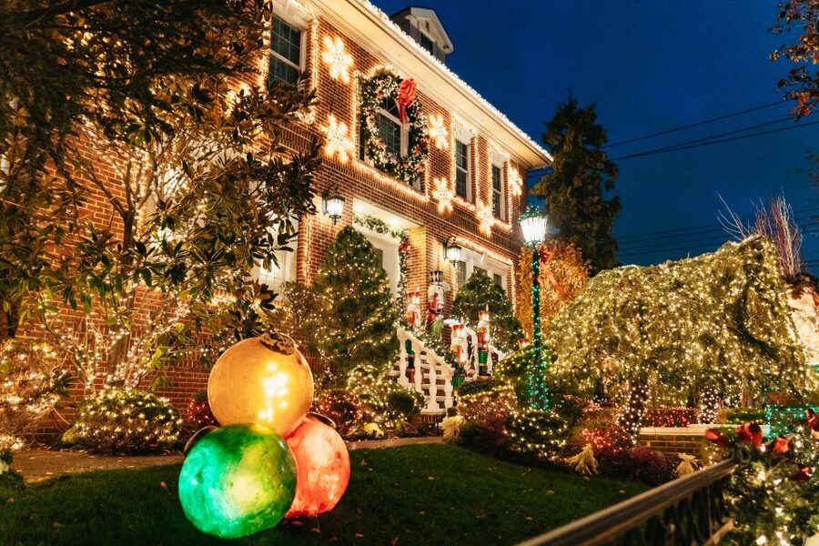 NYC: Dyker Heights Christmas Lights & Skyline View Bus Tour - From Midtown to Dyker Heights, and Why This Tour Works