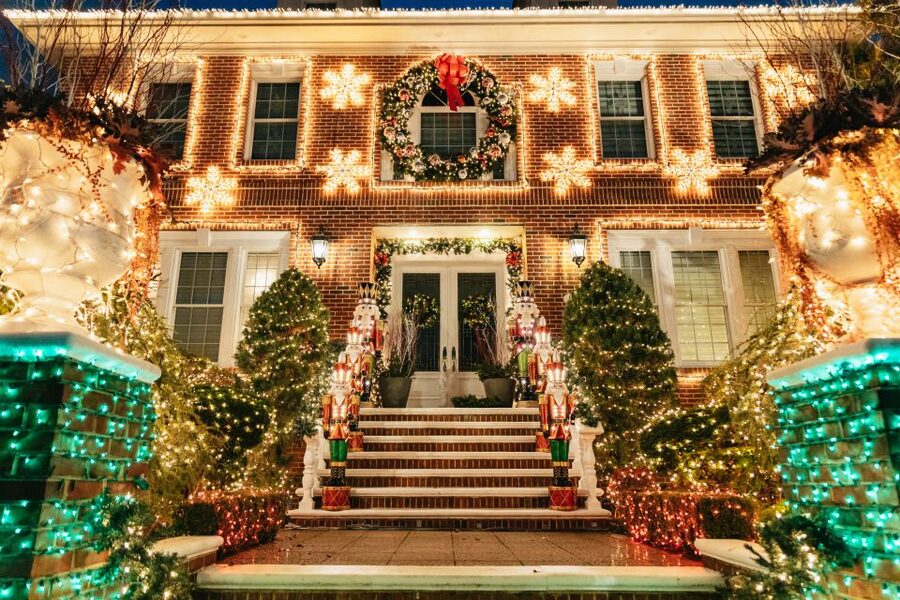 NYC: Dyker Heights Christmas Lights & Skyline View Bus Tour - Battery Park City at sunset: the Statue of Liberty payoff