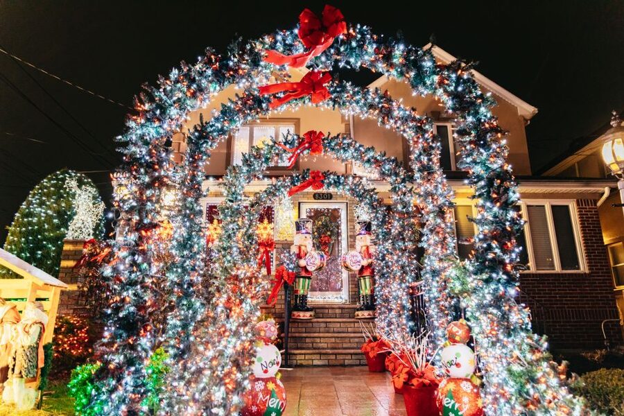 NYC: Dyker Heights Christmas Lights & Skyline View Bus Tour - East River drive: skyline after skyline, without the stress