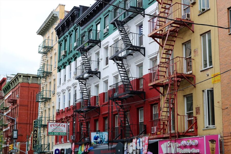 NYC: Empire State Building & Manhattan Walking Tour - Wall Street to Flatiron, a 3-hour walk that sets the stage