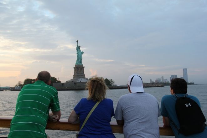 NYC: Evening Jazz Cruise on the Yacht Manhattan - The route and the views: Battery Park to Liberty and Ellis Island