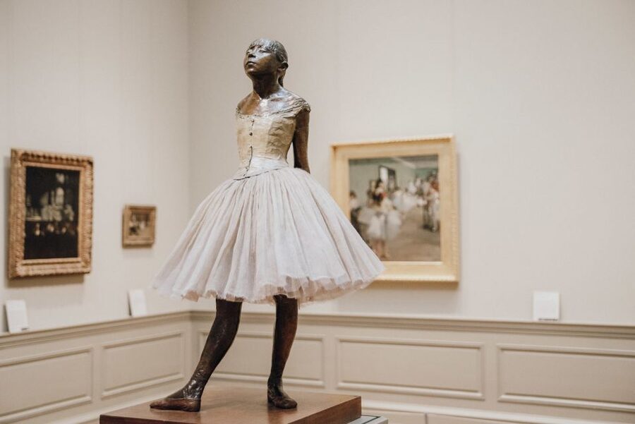 NYC: Express Highlights Tour of the MET Museum - What the guide actually does: storytelling, questions, and pace control