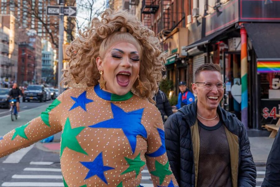 NYC: Fabulous Drag Night Out with a Drag Queen - Where the night begins at DBL in Hell’s Kitchen