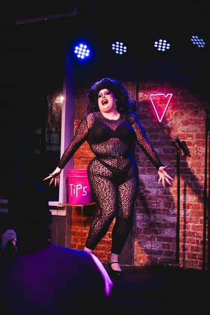 NYC: Fabulous Drag Night Out with a Drag Queen - The short bar hop that gets you to the show fast