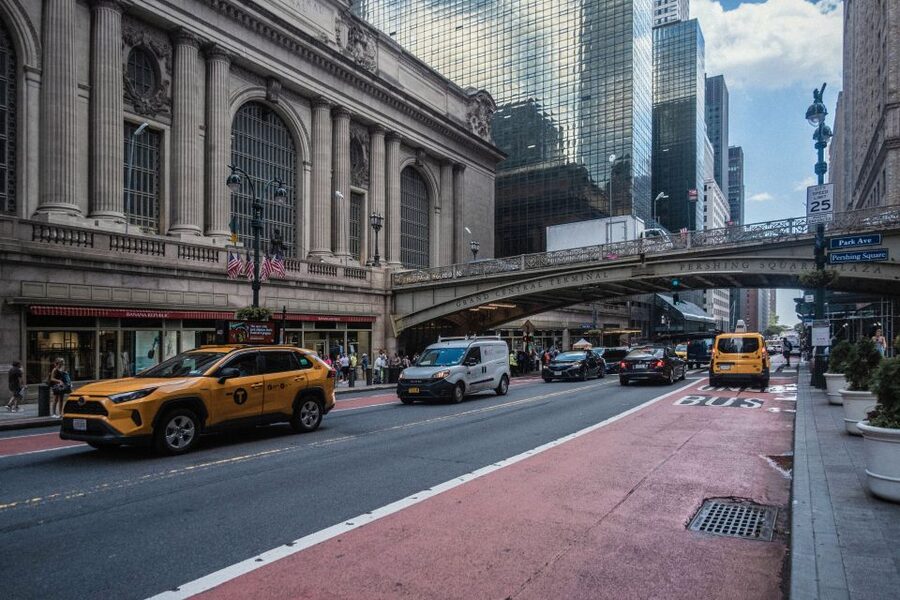 NYC | French guided tour Grand Central & Midtown - Finding movie and TV locations in an active train hub