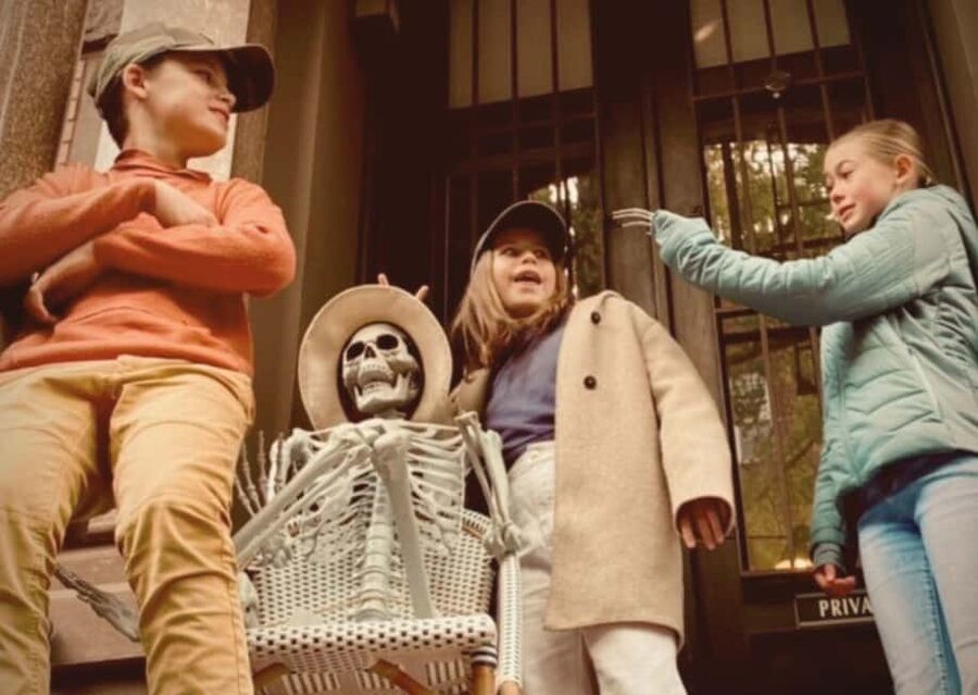 NYC | French guided tour Halloween in Greenwich Village - Stumptown Start, Dusk Vibes: Meeting Point and What to Wear
