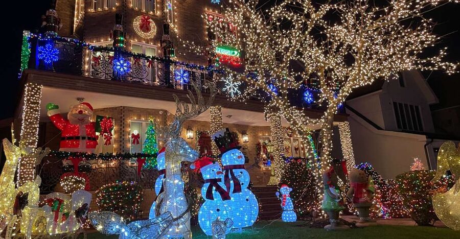NYC | French guided tour of Christmas in Brooklyn - From Dumbo to Dyker Heights: The Tour’s Best Trick