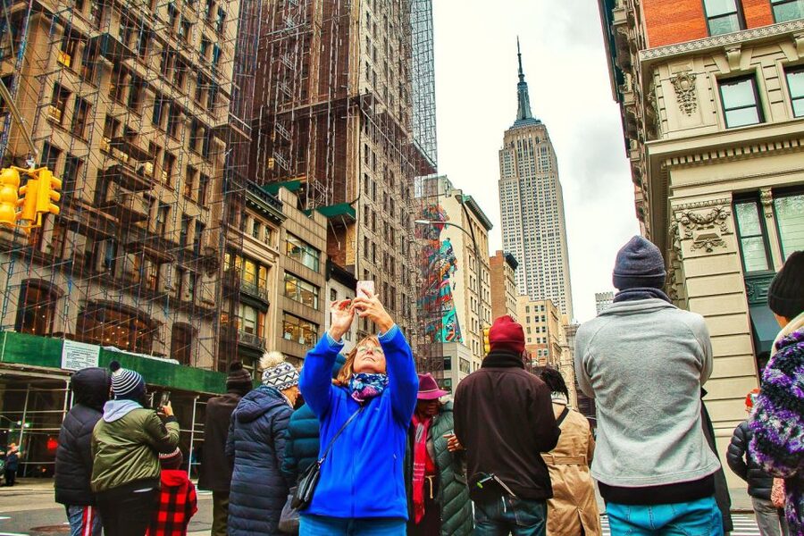 NYC: Guided Bus and Walking Tour with Staten Island Ferry - Rockefeller Center Views and Fifth Avenue Photos, Without the Hunt