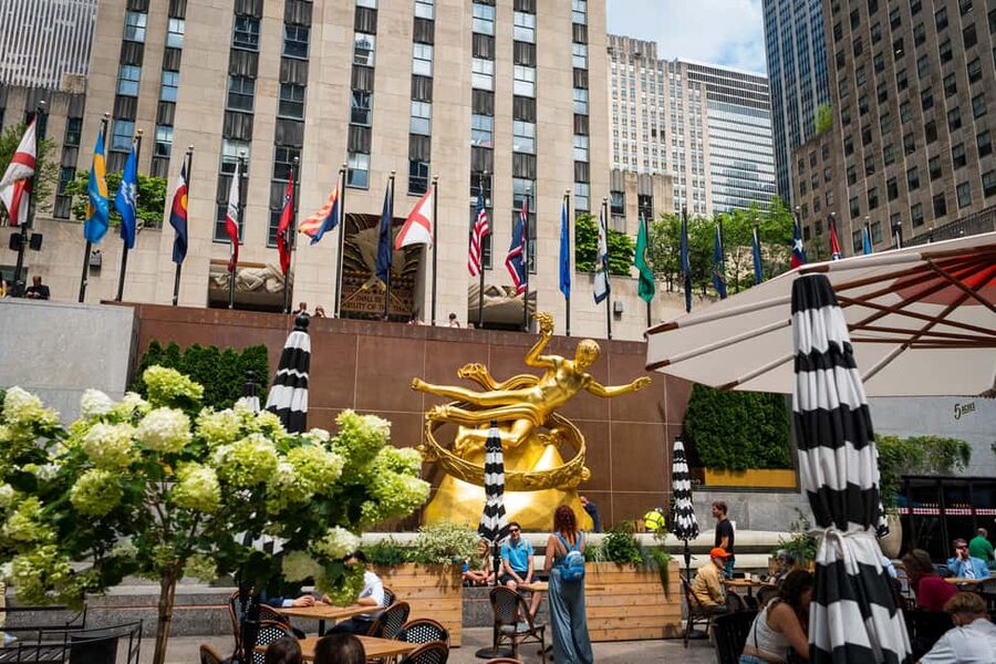 NYC: Half-Day Luxury Bus Tour with Empire State Access - Empire State Building upgrade with skip-the-line access