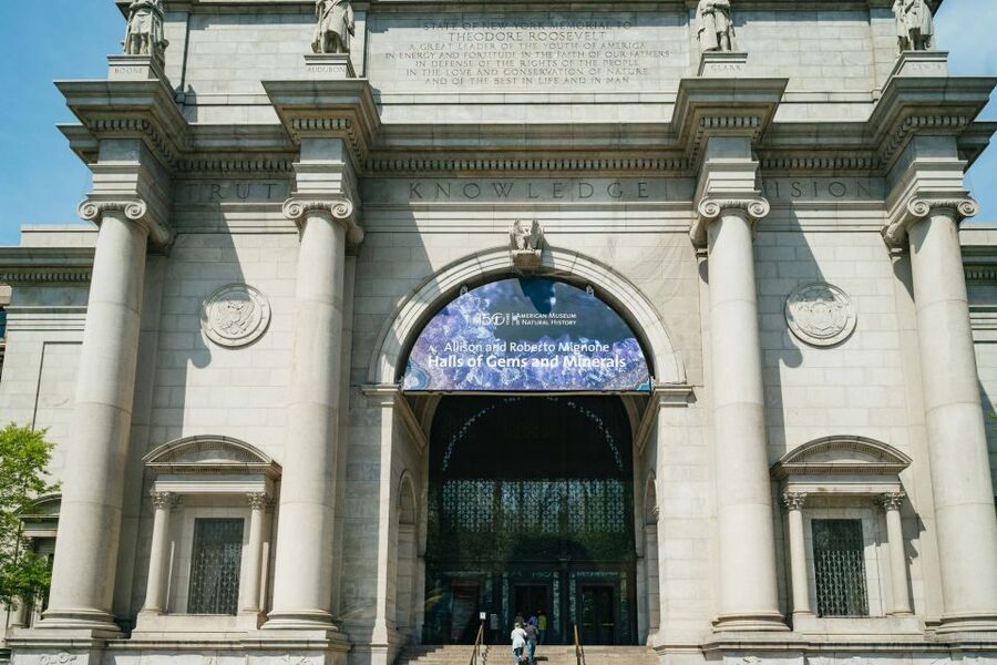NYC: Harlem & Bronx with Yankees Baseball Game, 1-Day Tour - Crossing Into Yankees Country at Yankee Stadium