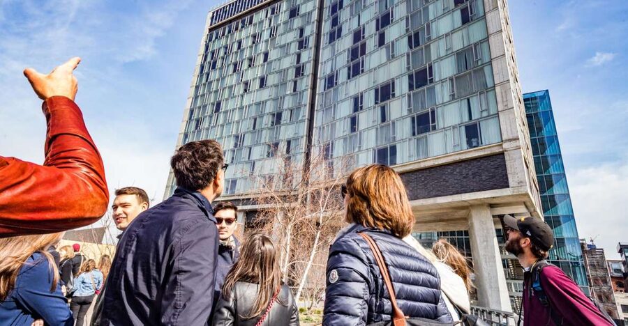 NYC: High Line, Chelsea, & Meatpacking District Walking Tour - High Line on old tracks: how to time your photos