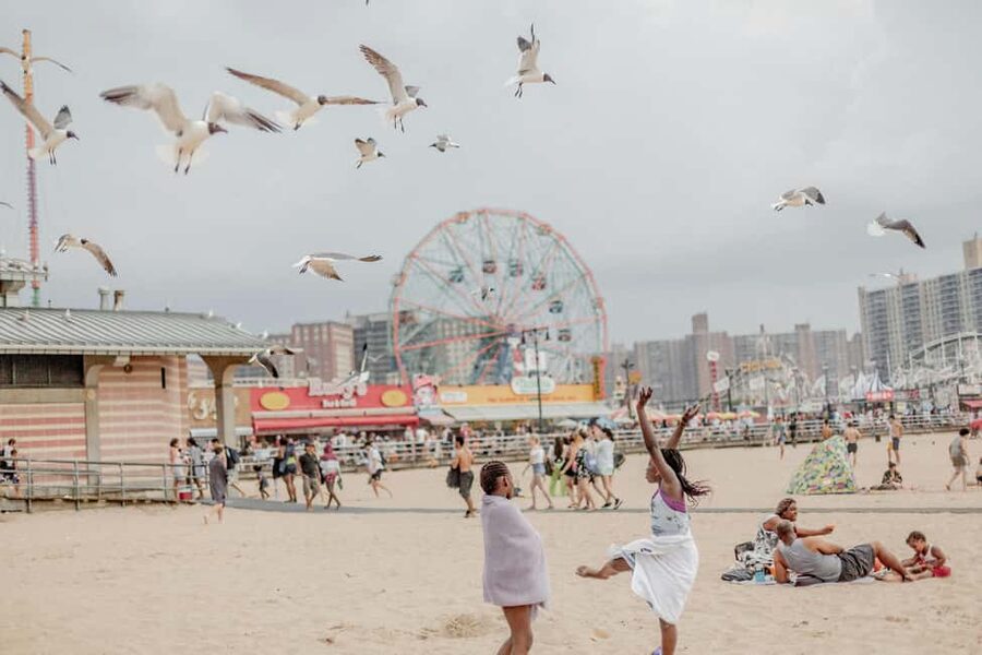 NYC: Iconic Brooklyn - Bridge, Dumbo & Coney Island tour - The Jukebox Finale: A Small Stop That Makes the Whole Day Feel Different