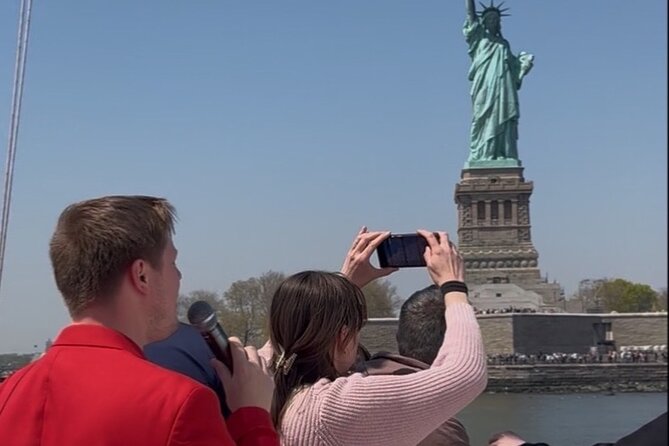 NYC Iconic Landmarks Cruise and Tour - East River and the Skyline Sweep, Movie-Worthy Views From Water Level