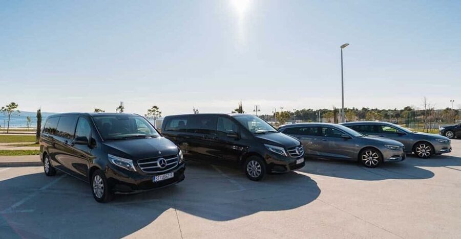 NYC: JFK Airport to Manhattan or Brooklyn Private Transfer - Getting into the car: the comfort details that matter