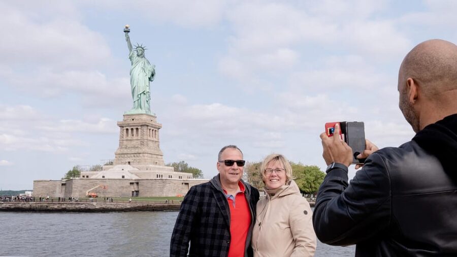 NYC: Liberty Cruise on New York Harbor with Live Guide - Brooklyn Bridge Photo Stops That Actually Work