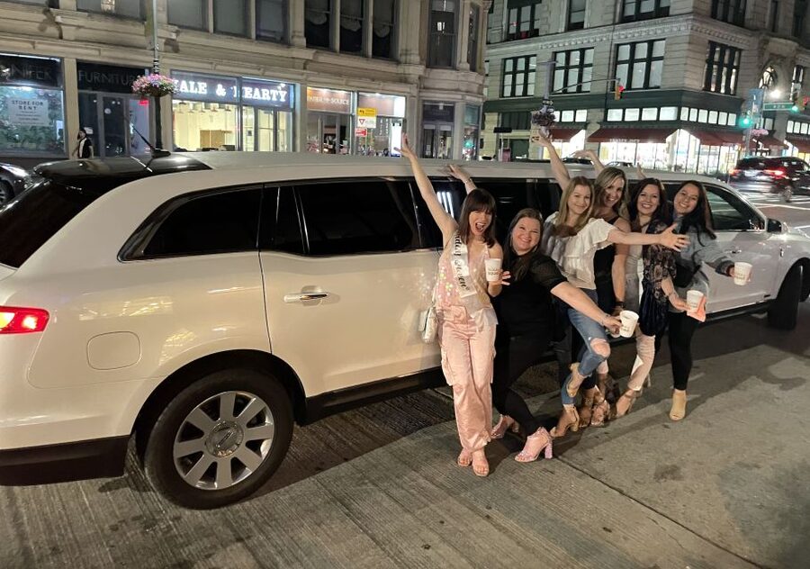NYC Limousine Tour By Stretch Limo-King And Queen Limo NYC - Lower Manhattan: Wall Street, Charging Bull, and the Financial District