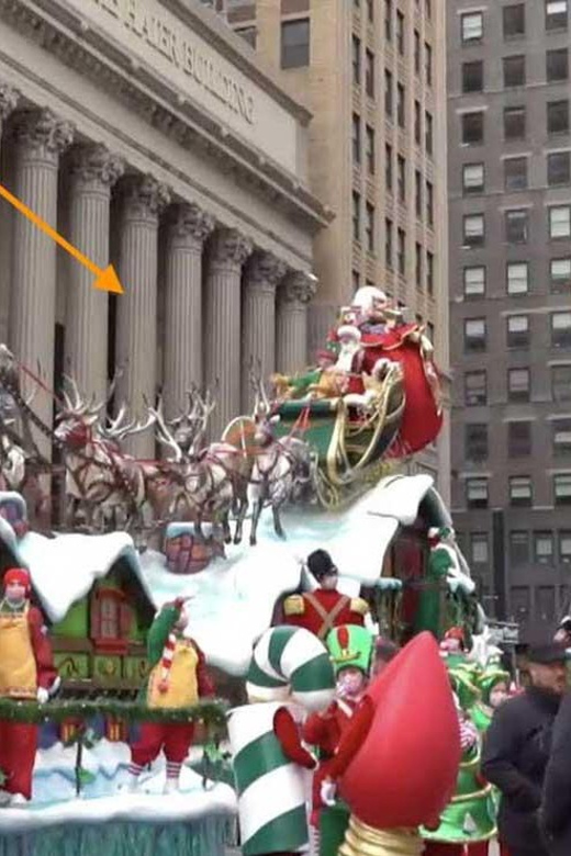 NYC: Macy's Thanksgiving Day Parade Premium Viewing Brunch - Live Entertainment That Fills the Gaps